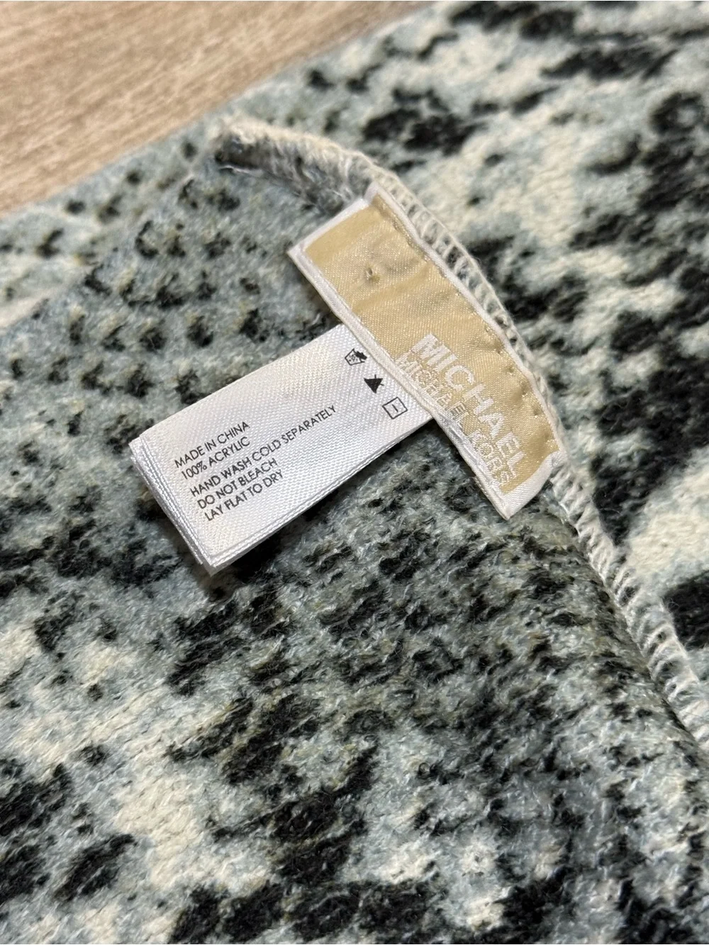 Michael Kors Animal Print Infinity Scarf Gray Black Oversized Knit Wrap
